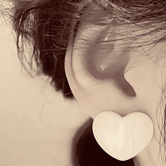 Pearlescent Heart Opalescent Luminescent Flirty Feminine Girly Love Romance Stud - Picture 6 of 7